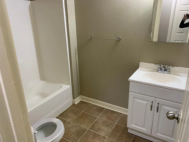 451 W Van Alstyne Pkwy — Photo 5