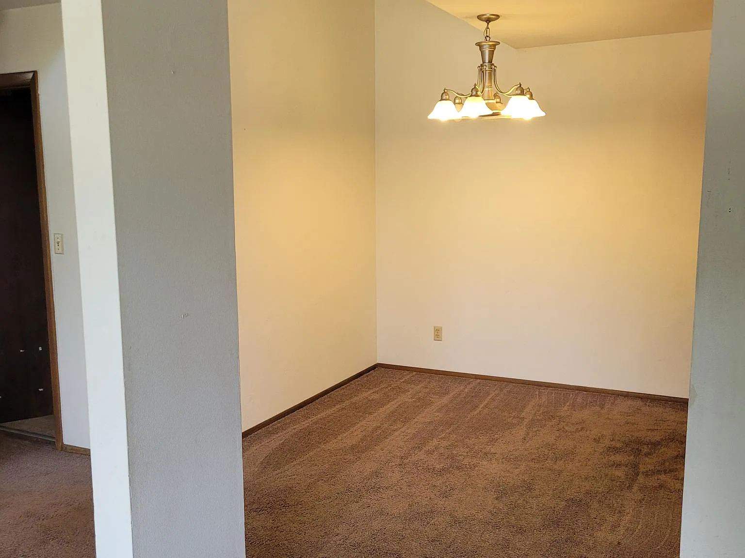 2 bed, 750 sqft, $1,300 — Photo 4