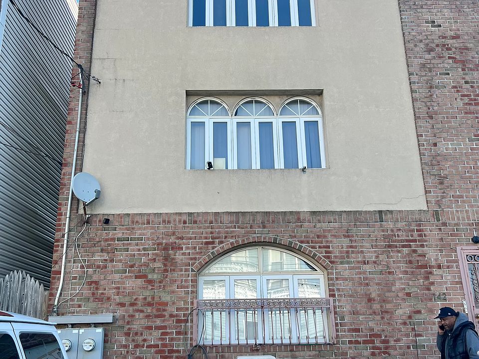 1st image of 142 Beach 27 St
