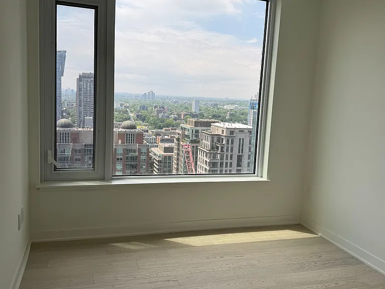 11 Yorkville Ave #2212 — Photo 5