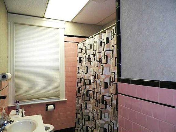 5th image of 706 Reservoir Ave