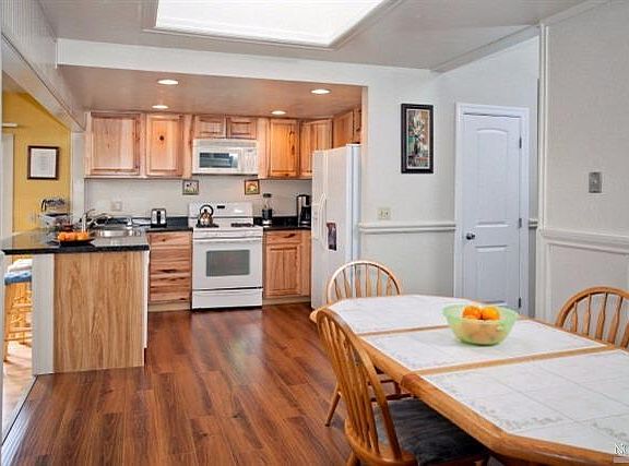4th image of 1296 Ponderosa Dr