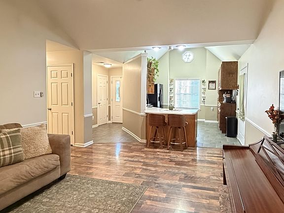 5th image of 64 Boardwalk St