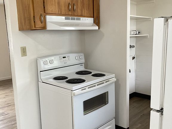 3rd image of 422 W Miner St