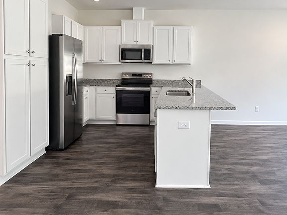 3rd image of 250 Clement Loop