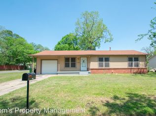 132 Oak Dr W, Hurst, TX 76053