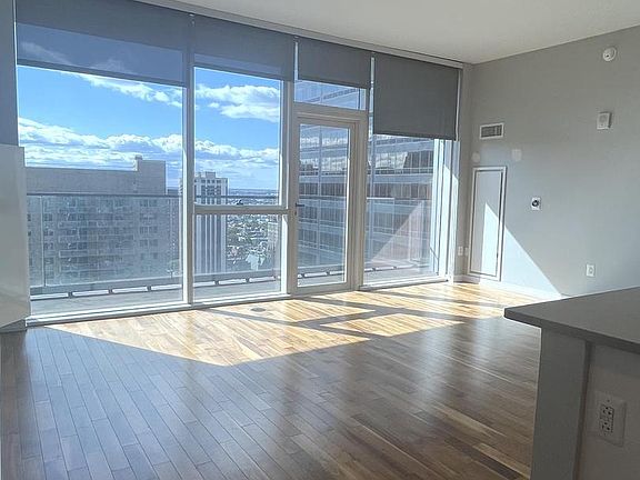 2nd image of 1919-21 Market St #2606
