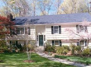 Cecil Pl, New Canaan, CT 06840