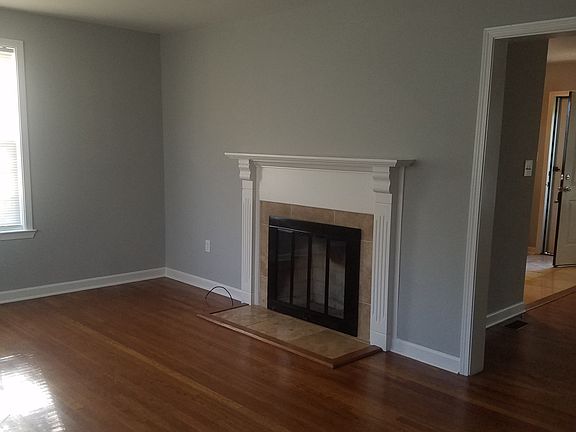 3rd image of 296 Crescent Ave