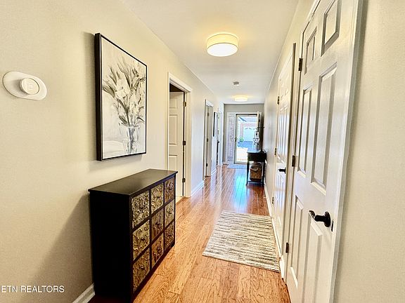 4th image of 624 Applegate Ln #10