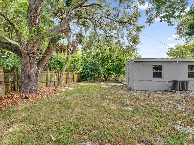 1628 NW 11th St — Photo 26
