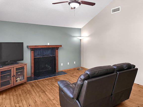 4th image of 168 Knollwood Ln