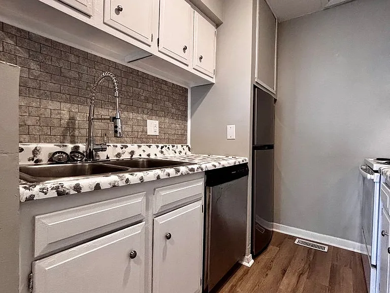 314 - 322 Kenbrook Drive — Photo 13