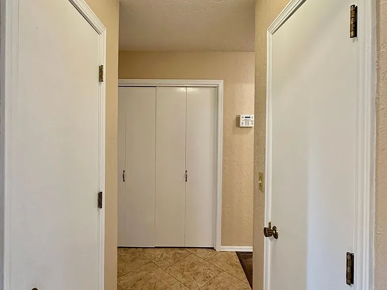 1103 NW Willow Pl — Photo 15