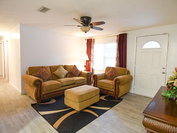 3rd image of 358 Blairmore Blvd