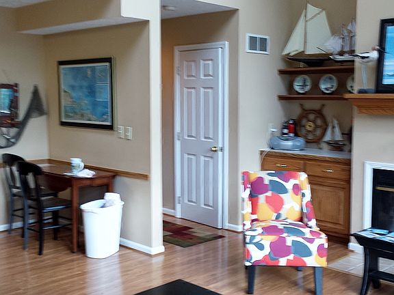 3rd image of 111 Lakeshore Dr #6F