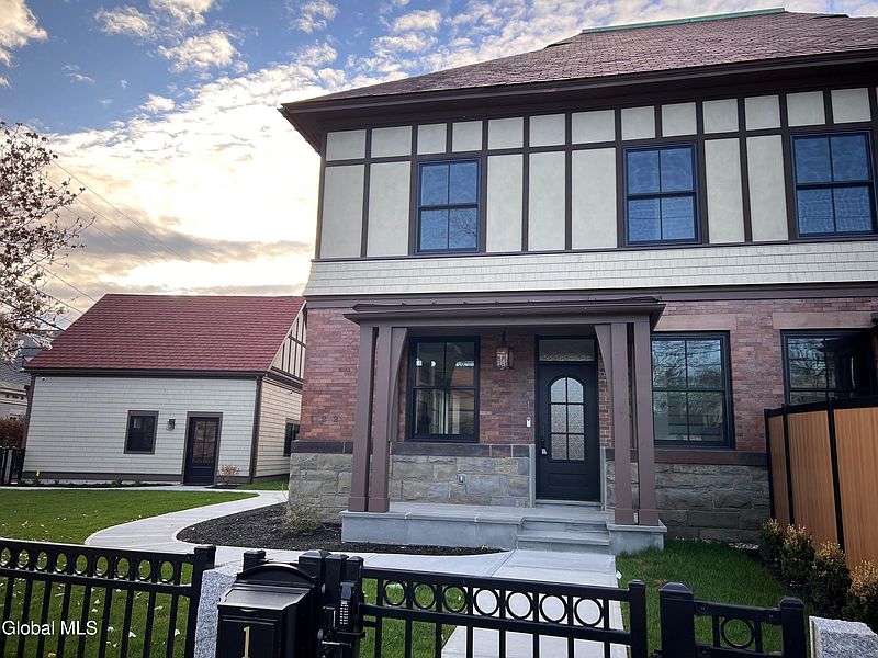 3rd image of 122 Regent Street Unit 2