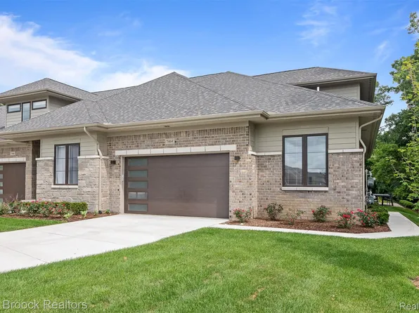 7464 Gramercy Cir #19, West Bloomfield, MI 48322
