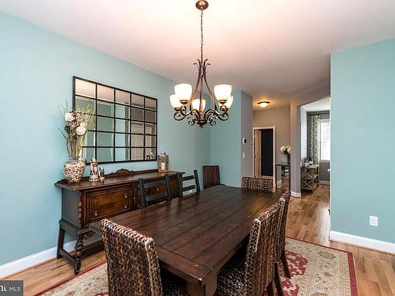 5th image of 614 Emerson Pl
