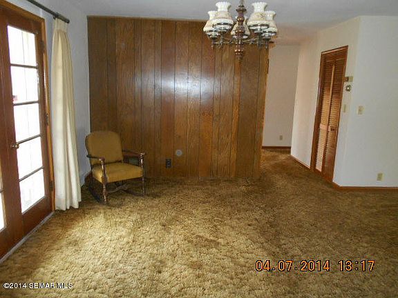 3rd image of 925 S Elm Ave