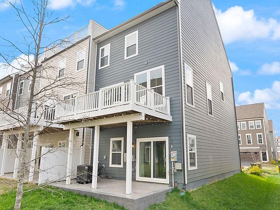 3rd image of 1719 Beech Leaf St