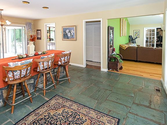 5th image of 1487 S College St