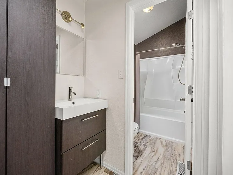 387 Oak Ln — Photo 4