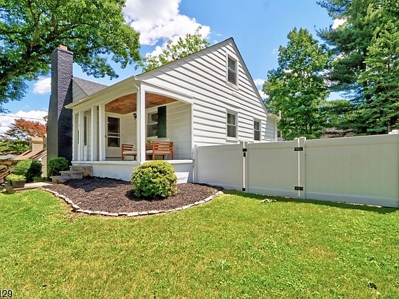 3rd image of 30 Hillcrest Avenue