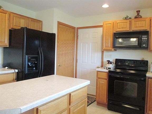 3rd image of 888 Sunridge Dr