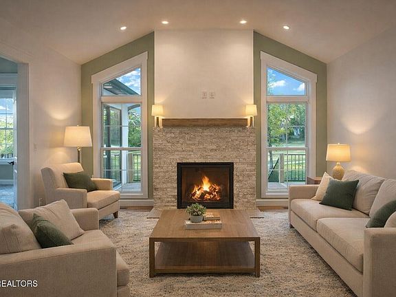 5th image of 456 Lakeview Dr