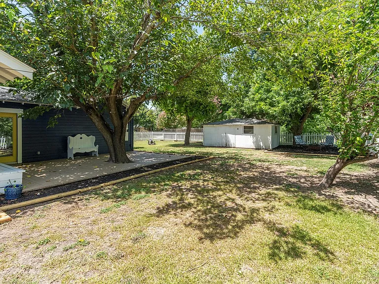 308 Alva St — Photo 29