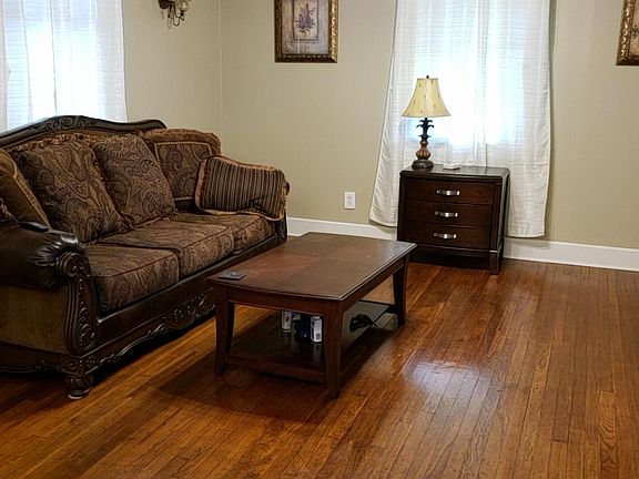 3rd image of 1022 Raymond Dr