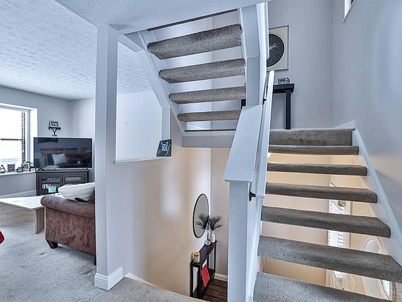 4th image of 7872 Hackney Cir