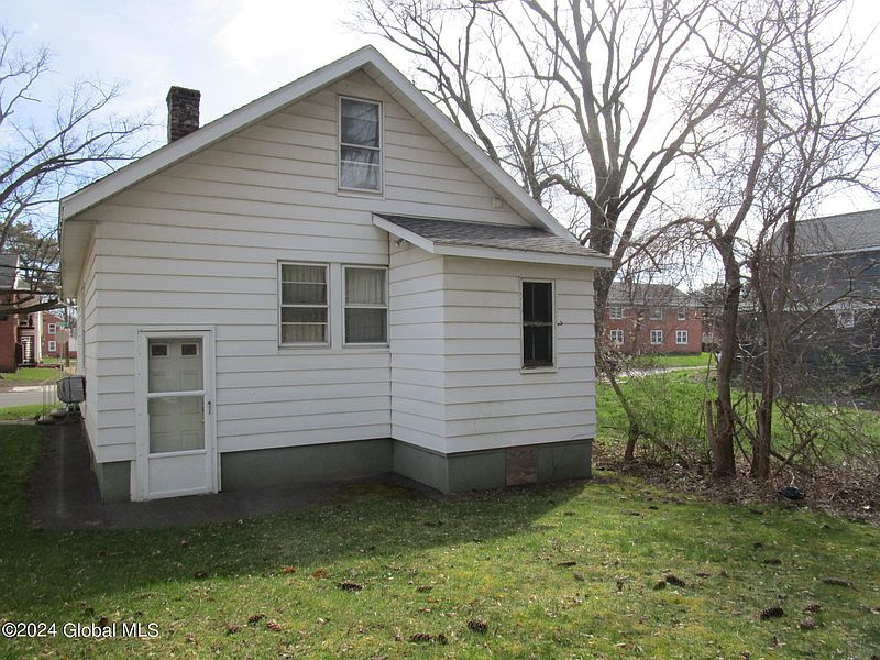 5th image of 1824 Watt Street