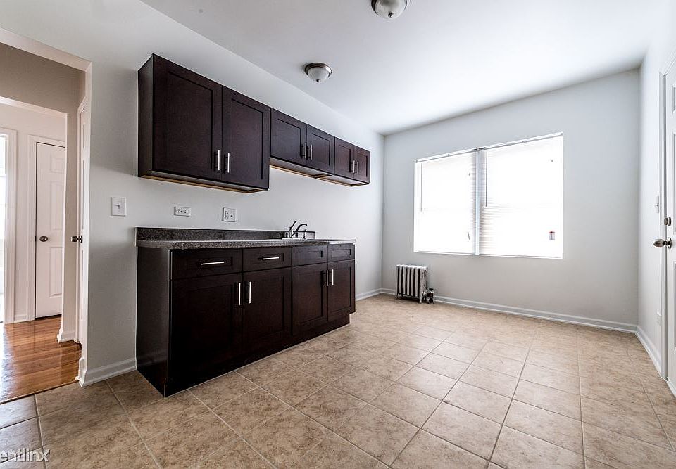 1516 W 78th St Apartments Chicago Kitchen_01