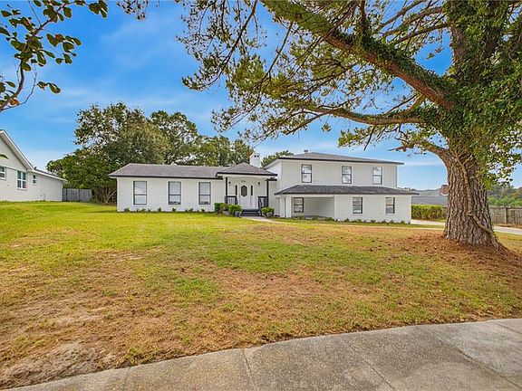 3rd image of 3721 Robertson Ct