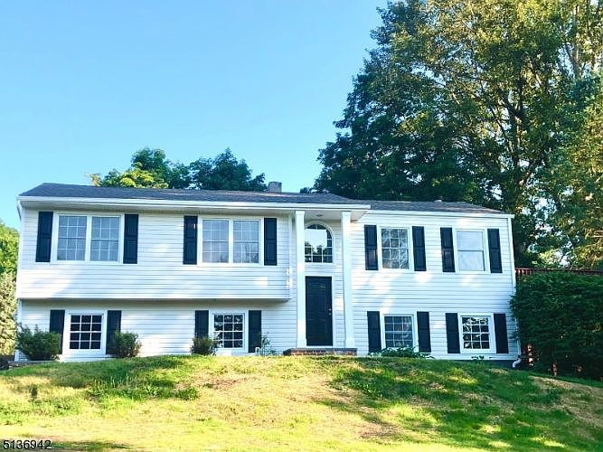 1st image of 26 Bettino Dr