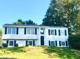 26 Bettino Dr, Ogdensburg, NJ 07439
