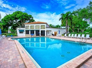 586 Beachwalk Cir #O-305, Naples, FL 34108