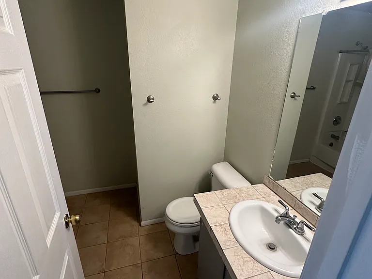 47 Roberts Dr — Photo 4