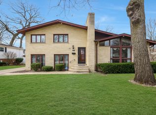 110 N Hickory Ave, Bartlett, IL 60103