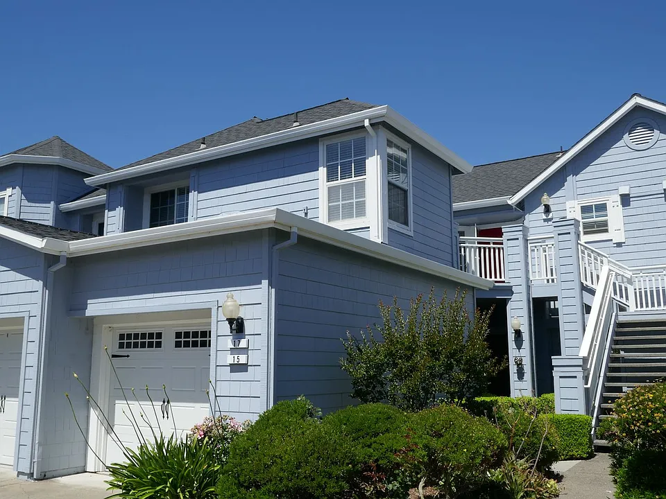 17 Mariners Cir
