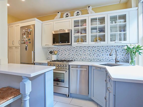 4th image of 139 W 82nd St APT 4D
