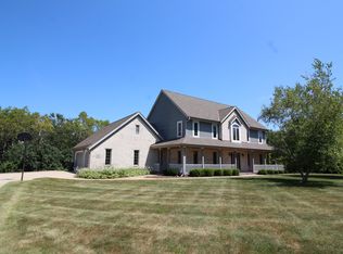 W295S5256 Holiday Oak Ct, Waukesha, WI 53189
