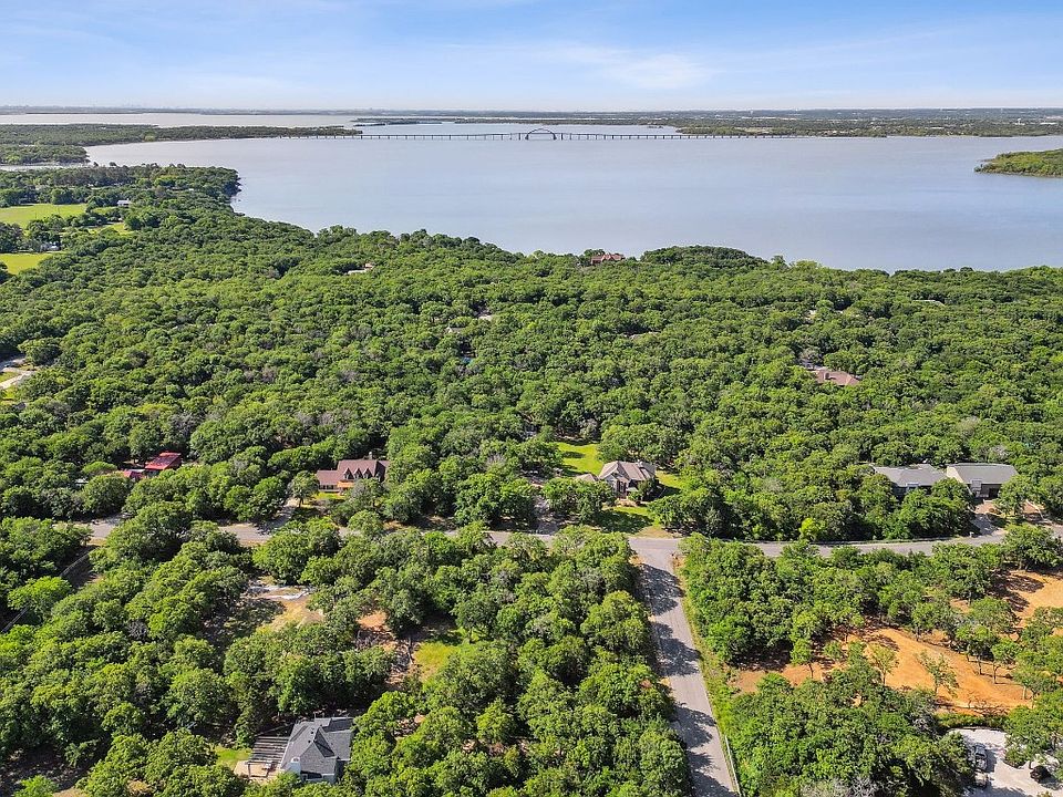 1st image of Majestic Oaks Dr