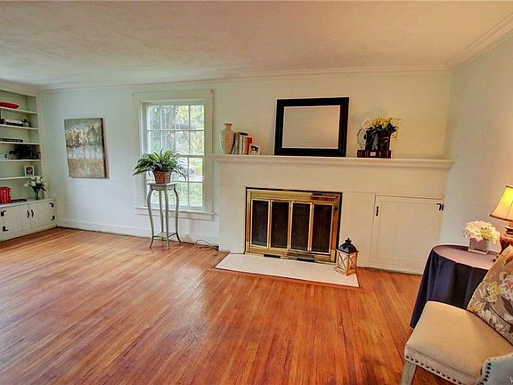 5th image of 209 E Main St