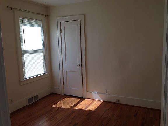 Back bedroom 