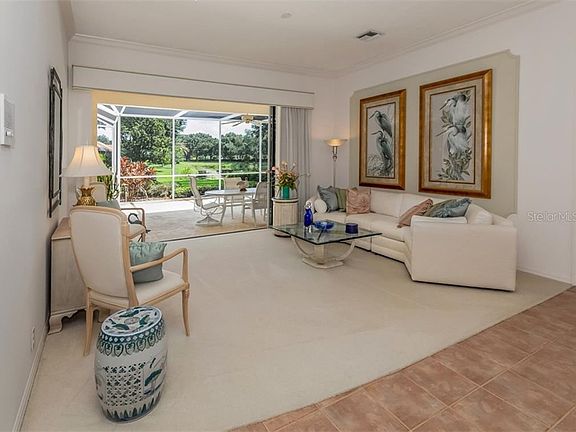 3rd image of 264 Royal Oak Way