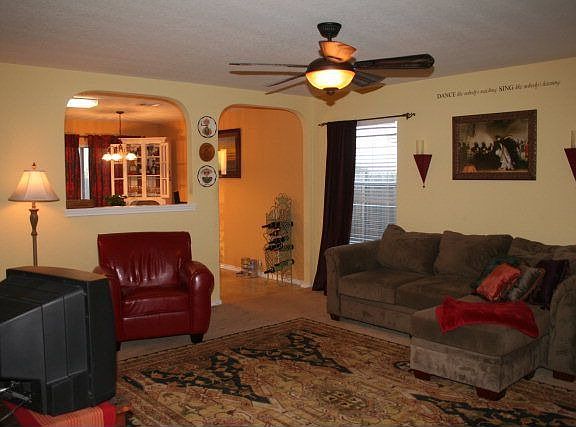 4th image of 2229 Stoneleigh Dr