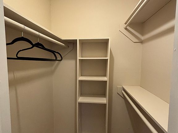4th image of 516 Parkview Dr